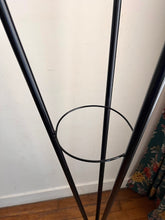 Charger l'image dans la galerie, PORTE-MANTEAU TRIPODE ANNÉES 50