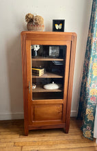 Charger l&#39;image dans la galerie, BONNETIÈRE VITRÉE