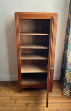 Charger l&#39;image dans la galerie, BONNETIÈRE VITRÉE