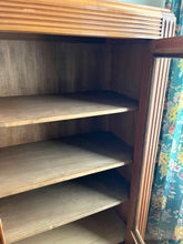 Charger l&#39;image dans la galerie, BONNETIÈRE VITRÉE