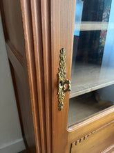 Charger l&#39;image dans la galerie, BONNETIÈRE VITRÉE