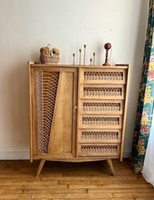 Charger l&#39;image dans la galerie, ARMOIRE EN ROTIN VINTAGE