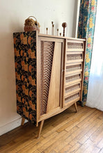 Charger l&#39;image dans la galerie, ARMOIRE EN ROTIN VINTAGE