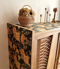 Charger l&#39;image dans la galerie, ARMOIRE EN ROTIN VINTAGE