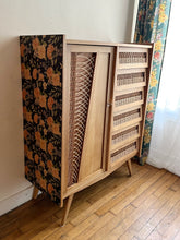 Charger l&#39;image dans la galerie, ARMOIRE EN ROTIN VINTAGE