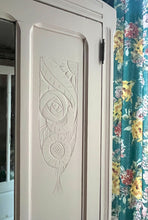 Charger l&#39;image dans la galerie, BONNETIÈRE ART DÉCO