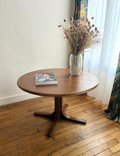 Charger l'image dans la galerie, TABLE BASSE RONDE EN TECK