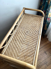 Charger l'image dans la galerie, COMMODE EN ROTIN