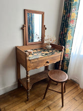 Charger l'image dans la galerie, COIFFEUSE ANCIENNE