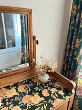 Charger l'image dans la galerie, COIFFEUSE ANCIENNE