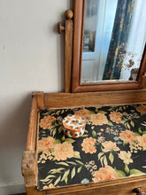 Charger l'image dans la galerie, COIFFEUSE ANCIENNE