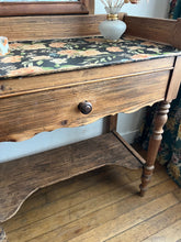 Charger l'image dans la galerie, COIFFEUSE ANCIENNE