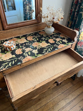 Charger l'image dans la galerie, COIFFEUSE ANCIENNE