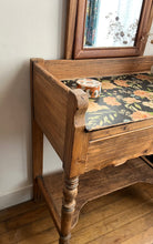 Charger l'image dans la galerie, COIFFEUSE ANCIENNE